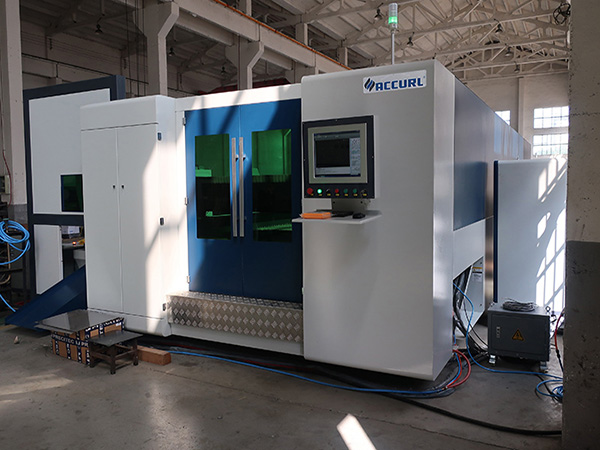 3000W оптички ласерски машина за сечење со двојна палета менувач