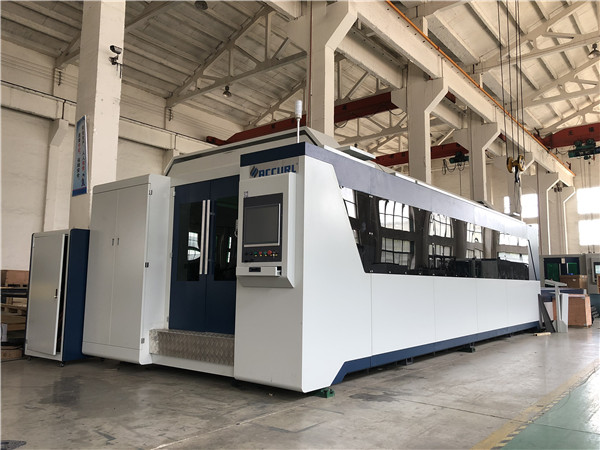 IPG 2kw.3kw, 4000w метал ласерски машина за сечење со двојна размена маса